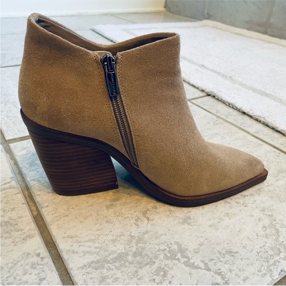 NWOT Vince Camaro Taupe Suede Booties sz 7.5 (38) women’s - Picture 5 of 9